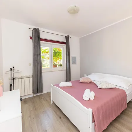 Apartman Bonaca Διαμέρισμα Τρογκίρ