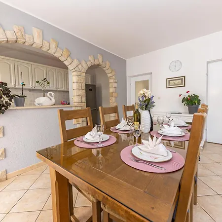 Apartman Bonaca * Τρογκίρ